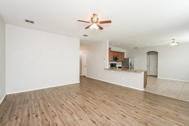 Photo - 300 Mystic River Trail