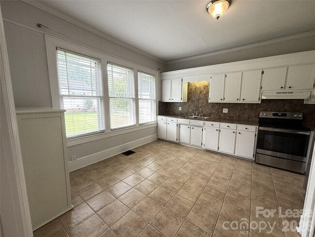 Photo - 629 N Cedar St
