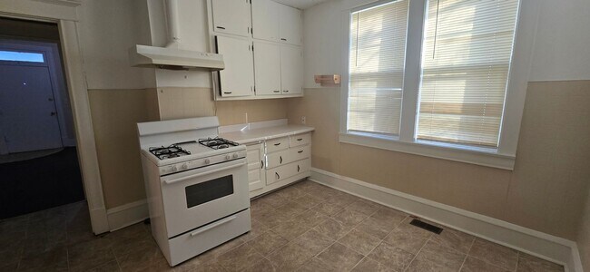 Photo - 1 bed , 1 bath Apartment within Duplex Unit #1