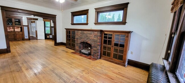 Living room - 681 Lawson Ave E Unit 1