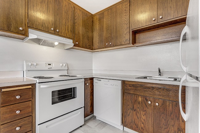 Photo - 630 Grand View