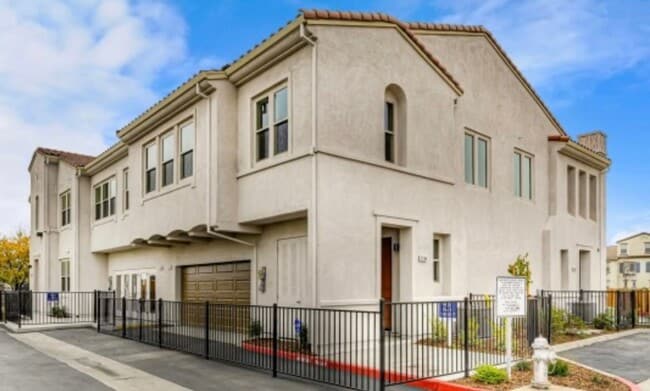 Building Photo - 5301 E Commerce Way Unit 28101