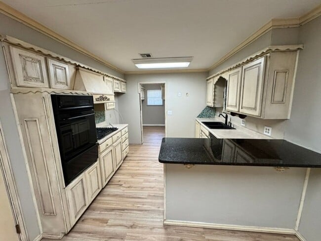 Photo - 2204 Edgewood Dr