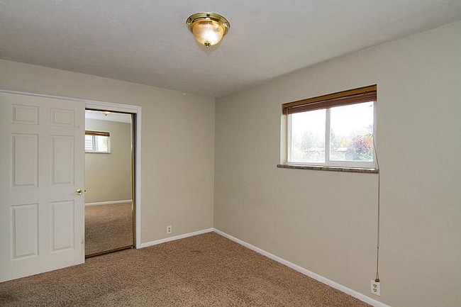 Photo - 955 Hillview Dr