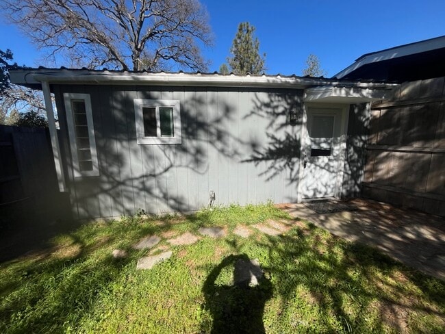 Building Photo - 49650 Pierce Dr