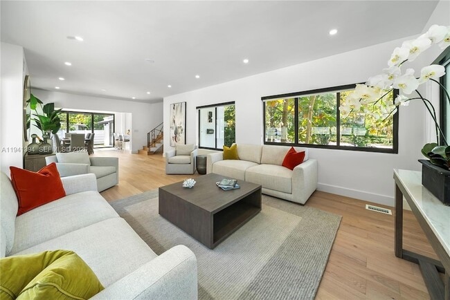 Photo - 600 NE 57th St