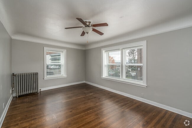 1BR, 1BA - 82SF - Living Room - Vintage Apartments