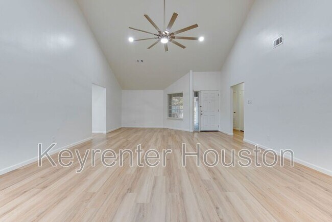 Photo - 15914 Barbarossa Dr