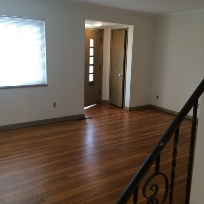 Photo - 1883 Kentwell Rd