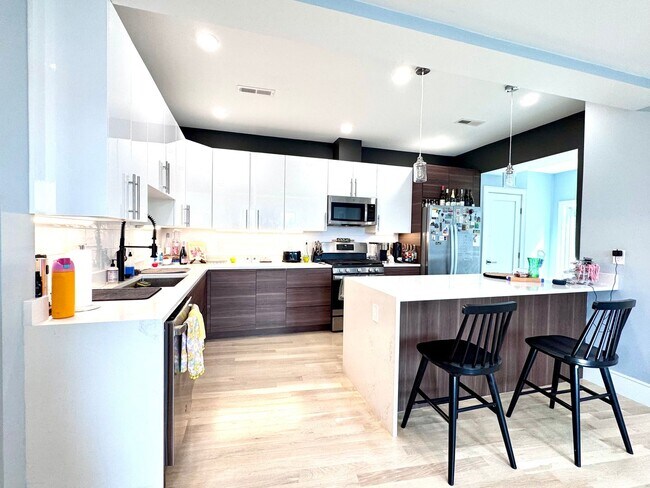 Photo - BROOKLINE 3 BED/2 BATH WITH CENTRAL AIR & IN-UNIT LAUNDRY!