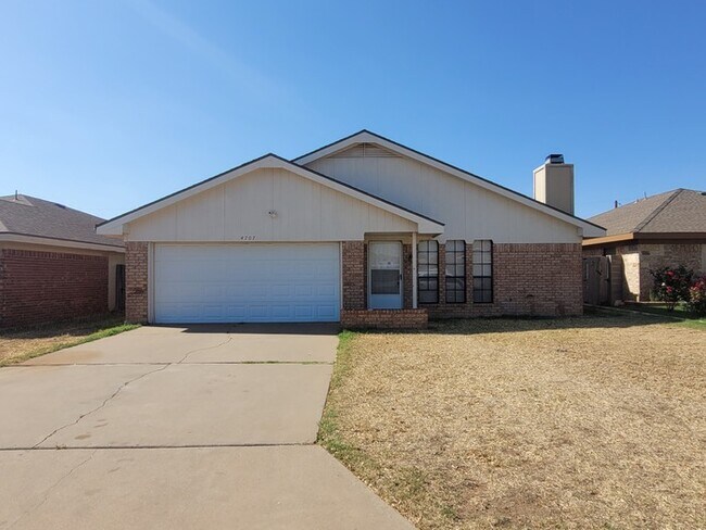 3 bed 2 bath and 2 car garage! - 3 bed 2 bath and 2 car garage! House