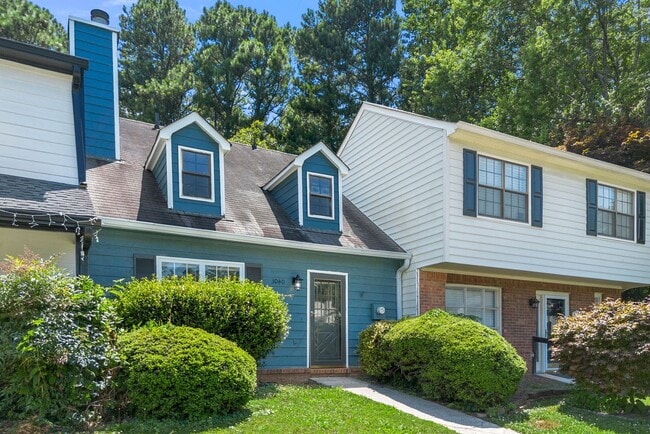 Photo - Renovated Modern 2BR Townhome in Prime Kennesaw Location