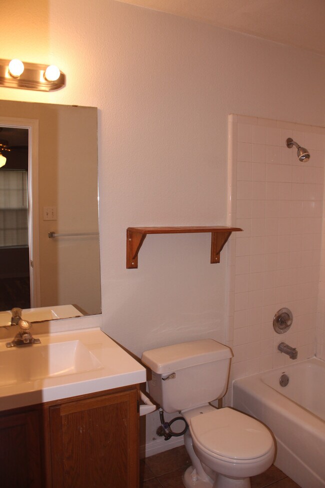 Photo - 2001 Alex Ave Unidad A