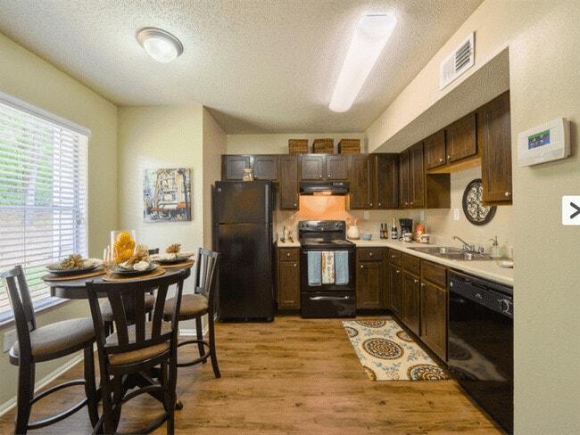 Building Photo - Pointe South Townhomes