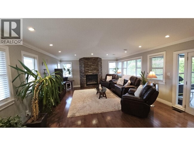 Photo - 376 Richard St