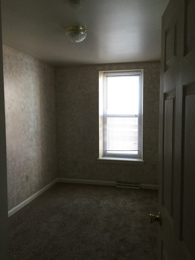 Building Photo - 46 S Earl St Unit 1