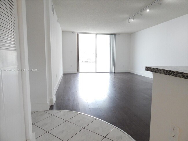 Photo - 4000 NE 170th St Unit 205