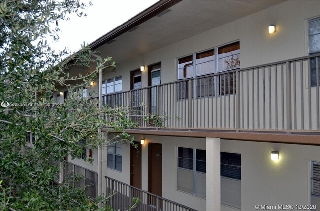 Building Photo - 101 SW 132nd Way Unit 415J