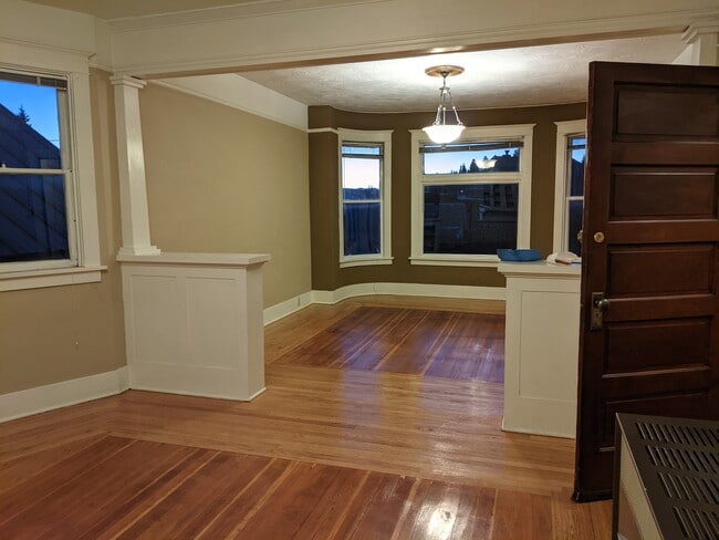 Building Photo - 116 S Excelsior Ave Unit 116 Upper Rental