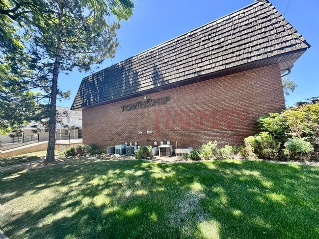 Building Photo - 747 N 200 E