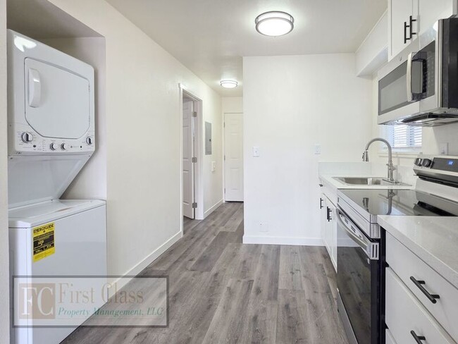 Building Photo - 12345 SW Hall Blvd Unit 05