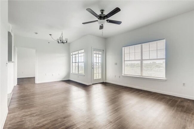 Building Photo - 2320 Gracy Farms Ln Unit 1