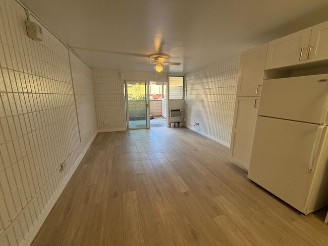 Photo - Sunset Lakeview 2 bedroom 1 bath with 1 assigned parking stall Unit A106