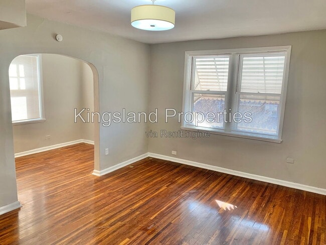Building Photo - 3711 Bates St Unit 2e