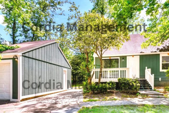 Building Photo - 3 Bedroom 1.5 Bathroom Home available now