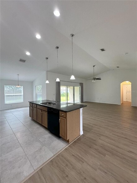 Photo - 37 Lewis Shire Pl