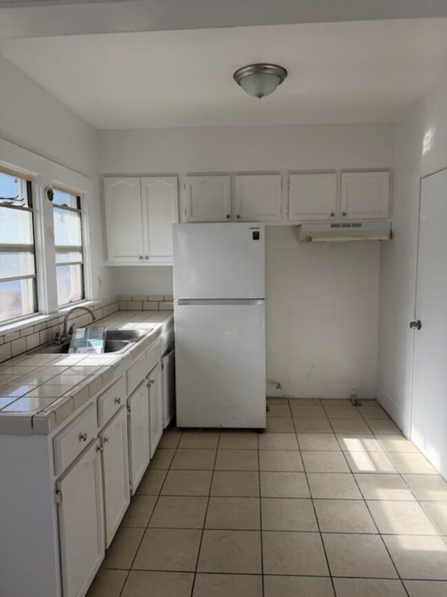 Building Photo - 833 W 42nd Pl Unit 835 1/2