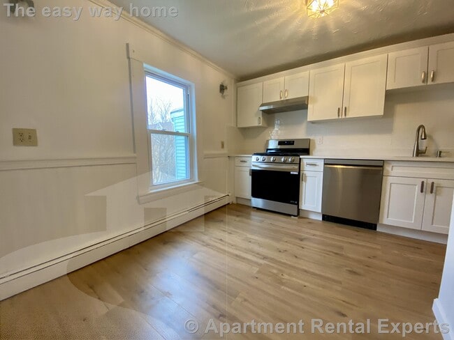 Building Photo - 66 Elm St Unit #2