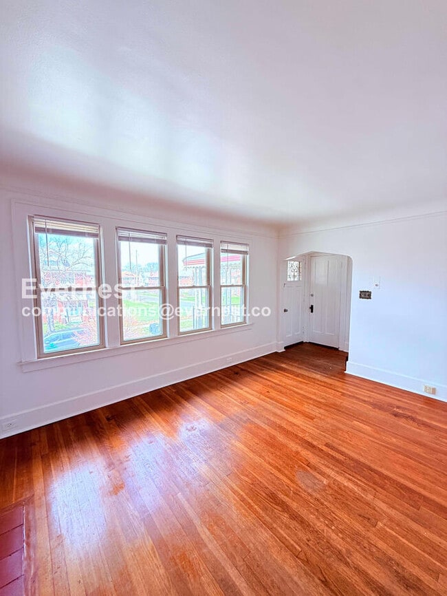 Photo - 3209 W Grand St