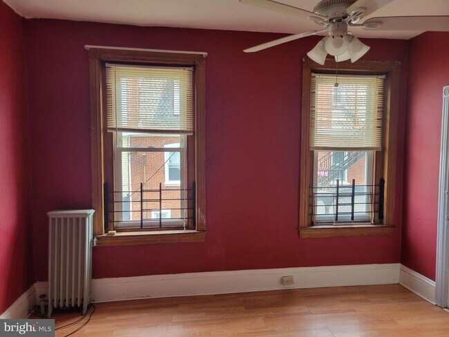 Photo - 833 W Marshall St