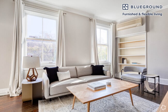 Building Photo - 302 W 11th St Rental