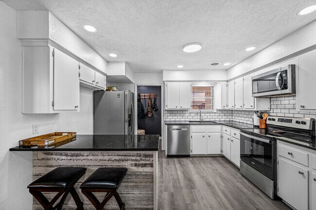 Photo - 140 SW 69th St