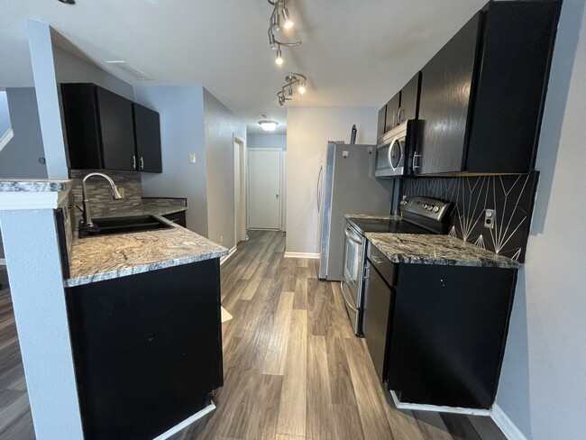 Photo - 1711 Lynford Dr