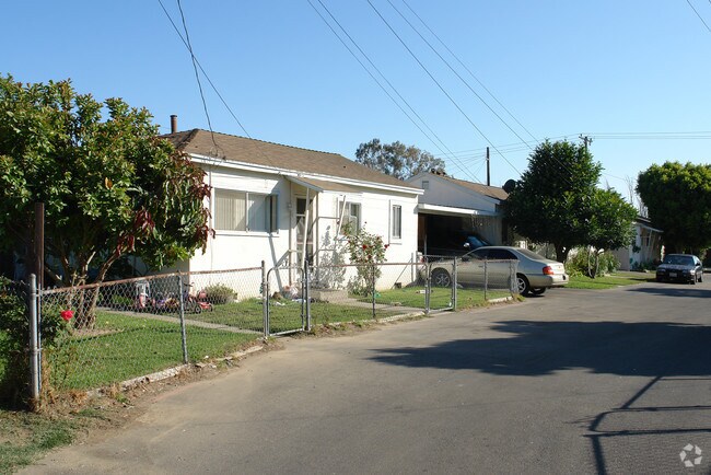 Photo - Santa Paula Apartments
