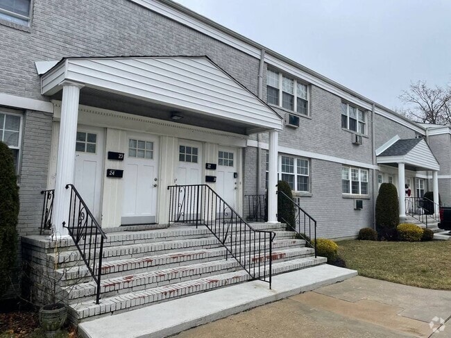 Building Photo - 581 Patten Ave Rental