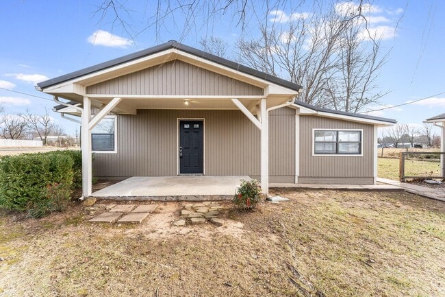 Building Photo - Welcome to this charming 2-bedroom, 1-bathroom home