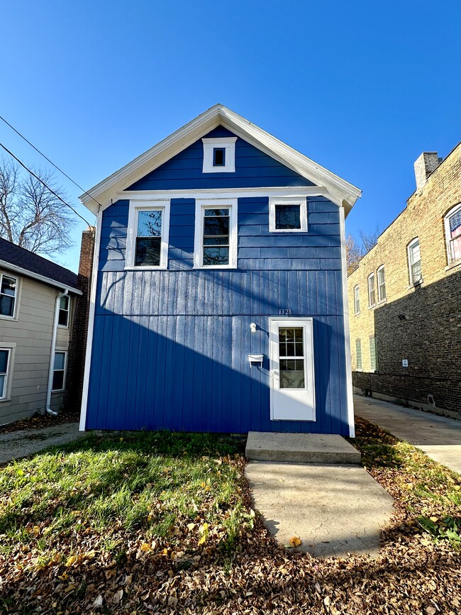 Photo - 1328 Williamson St