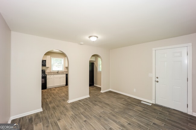 Photo - 185 Hyde Cir