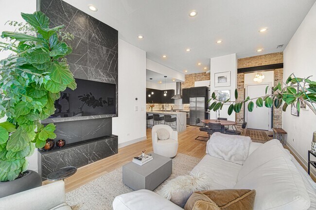 Photo - 915 N Hoyne Ave Unit 8