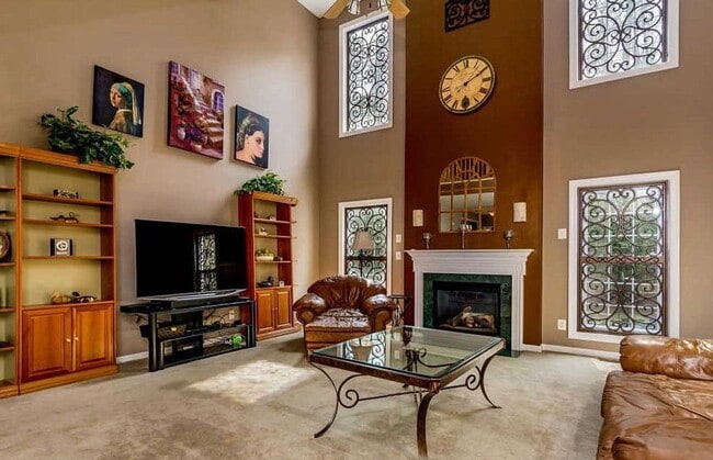 Photo - Gorgeous 4,000sqft  5-bed 3.5-bath Home near Chantilly Economic corridor