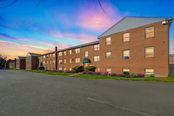 Walnut Chestnut Apartments