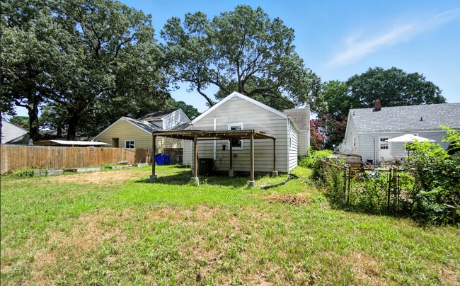 Photo - 2605 Bapaume Ave