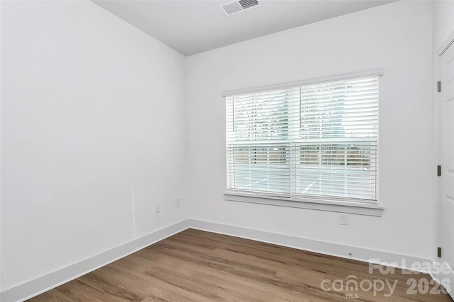 Photo - 3515 Markland Dr Unit 106