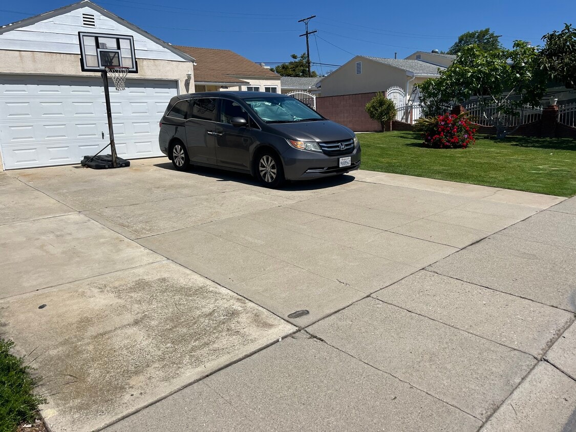 Photo - 8819 Kittyhawk Ave (Westchester, CA)