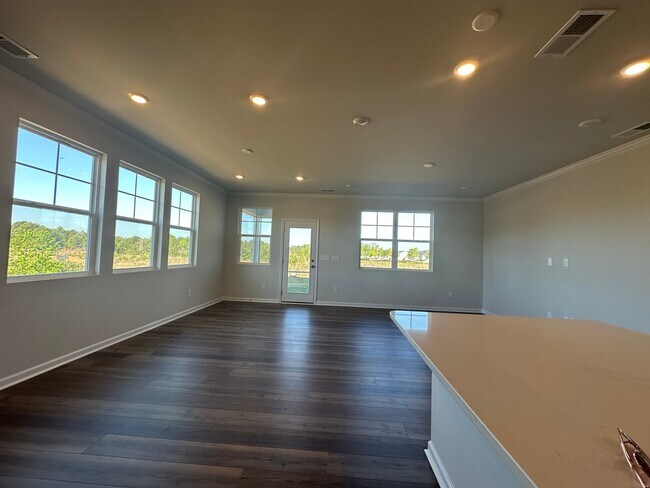 Photo - 2210 Caen St