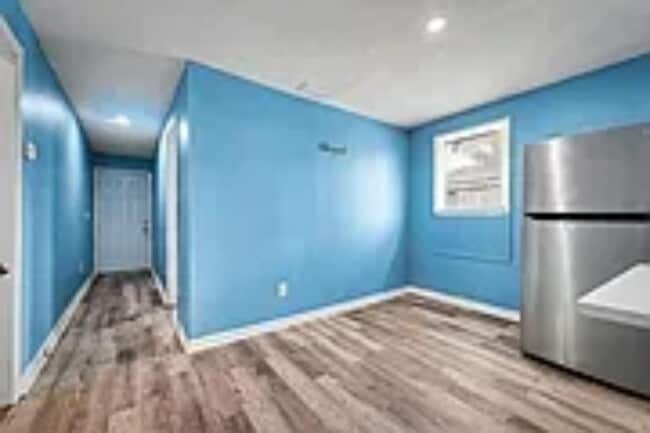 Photo - 250 Vernis Ave